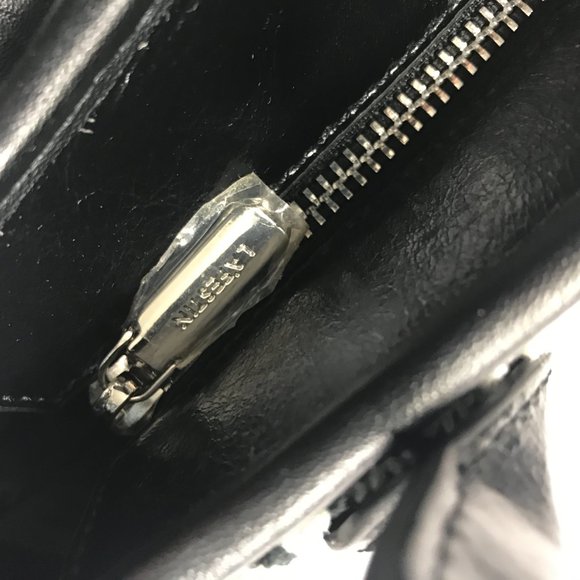 NWOT Le'Festin Black and White Textured Handbag with Silver Chain Shoulder Strap - Picture 5 of 6